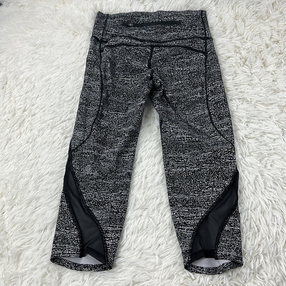 Lululemon Pace Perfect Crop (17") Air Time White Black / Black - Picture 6 of 6